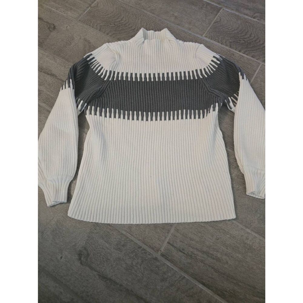 Women's Miracle Sweater‎ Ivory and Sage Green Size XS/S